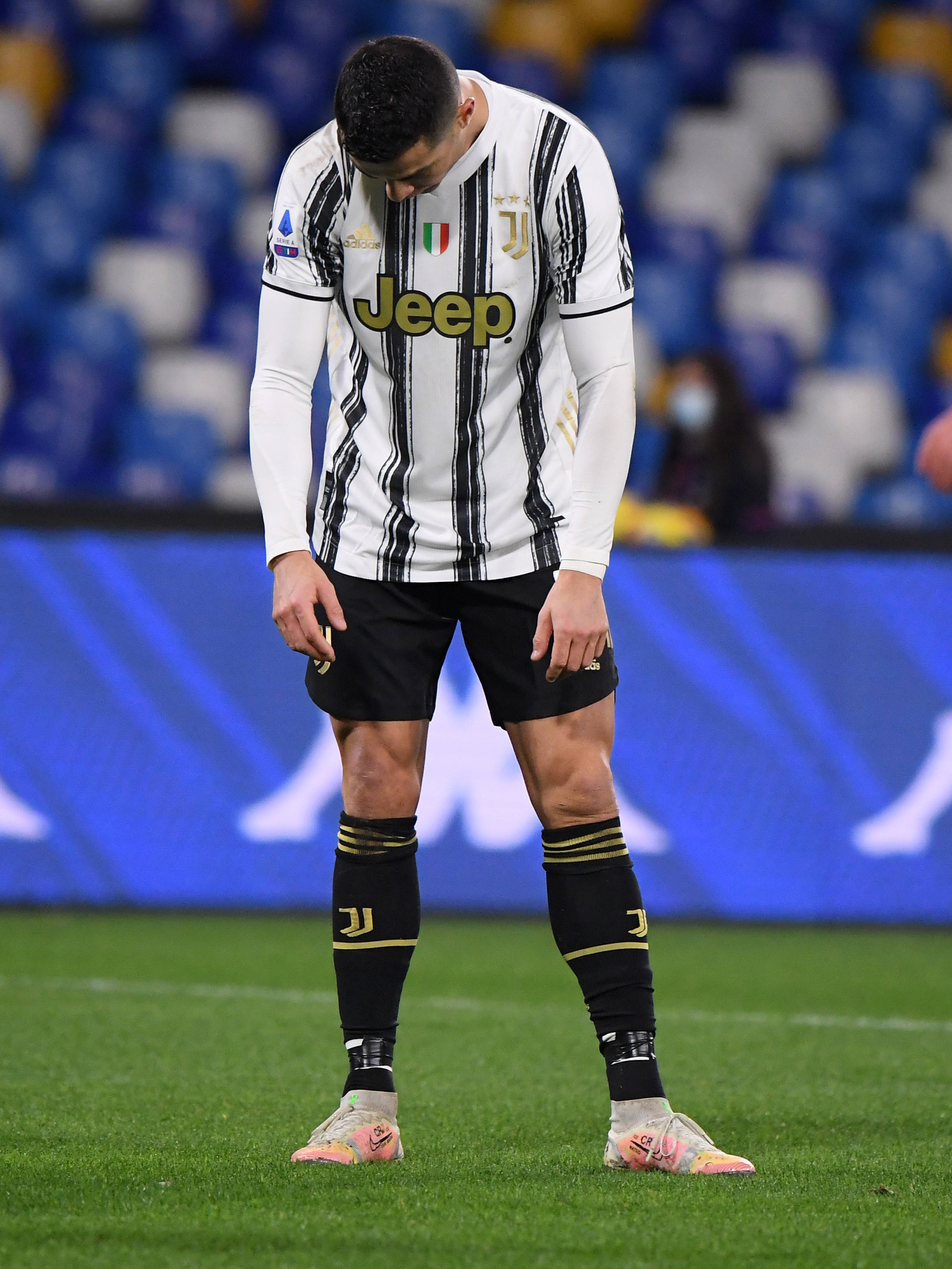 但她在社交 但她在社交